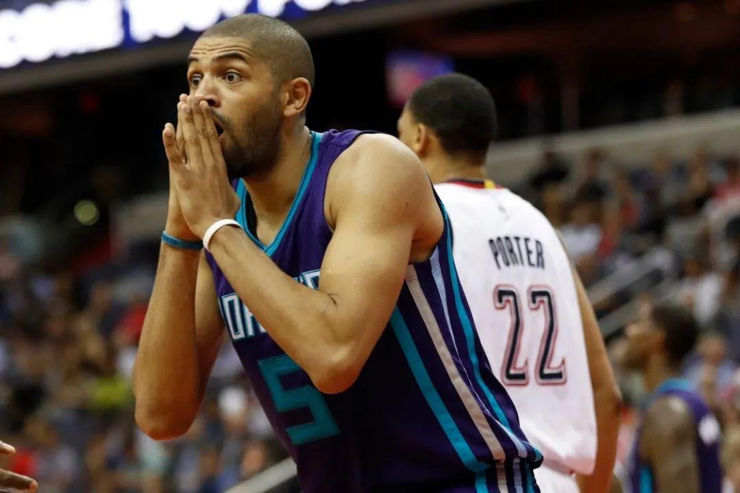 多宝网页版 -包含布莱顿训练开放日，今晨队长鼓劲引欢呼，NBA常规赛在即，纪律约束更严格的词条